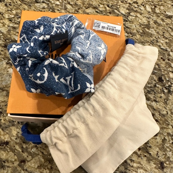 Louis Vuitton Denim Scrunchie New In Box - Picture 8 of 11